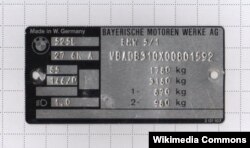 Тэхнічны цэтлік (ням. Typenschild, рас. „шильдик“) аўтамабіля BMW