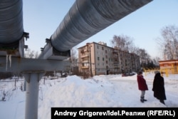 На заднем плане — одна из тех самых злополучных пятиэтажек Научного городка