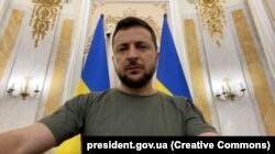 Ресей басқыншылығынан соң Украина халқының арасында президент Владимир Зеленский беделі күрт өсті.