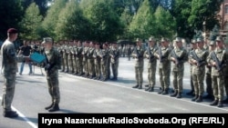 Морские пехотинцы-первокурсники дают военную присягу