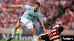 Міхэіл Кавэлашвілі ў часе выступу за каманду Manchester City, 1996