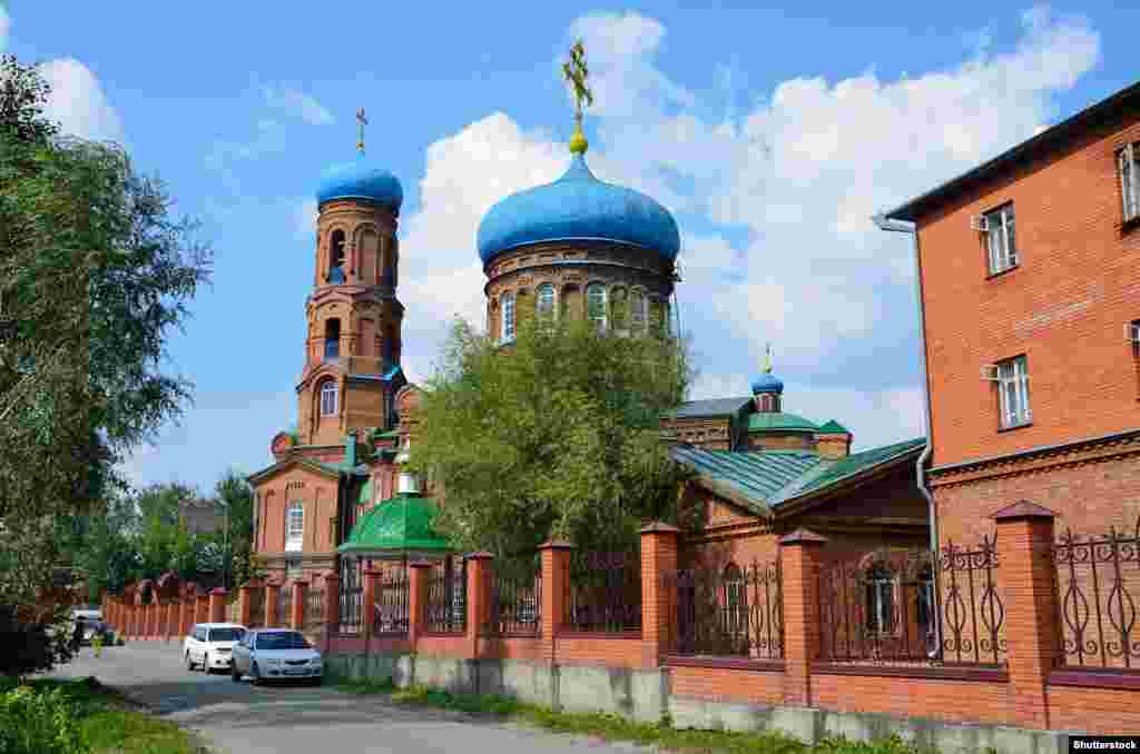 Barnaul, Russia, August, 17, 2016. Cars are near Pokrovsky cathedral in Barnaul in the summer, Russia