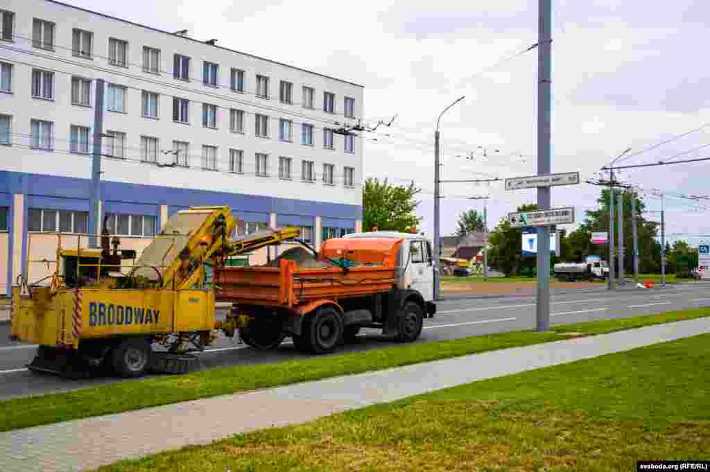 Маршрут, па якім паедзе картэж кіраўніка дзяржавы, прыбіраюць