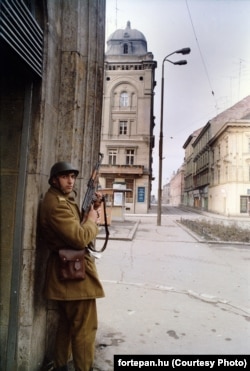 Баец на вуліцах Тымішаары, сьнежань 1989