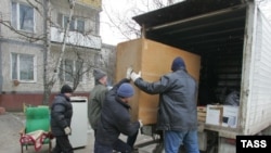 Падение цен на жилье вряд ли поможет тем, кому так нужна квартира - вместе с ценами падают и зарплаты