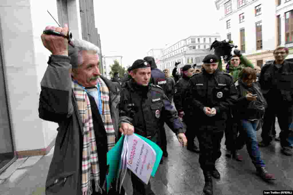 Протестные гуляния ученых возле Совета Федерации России. Задержание Бронислава Гонгальского