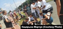 Фігуранты справы аб «масавых беспарадках» зьбіраюць рэчы ў СІЗА перад затрыманьнем, 19 ліпеня 2021