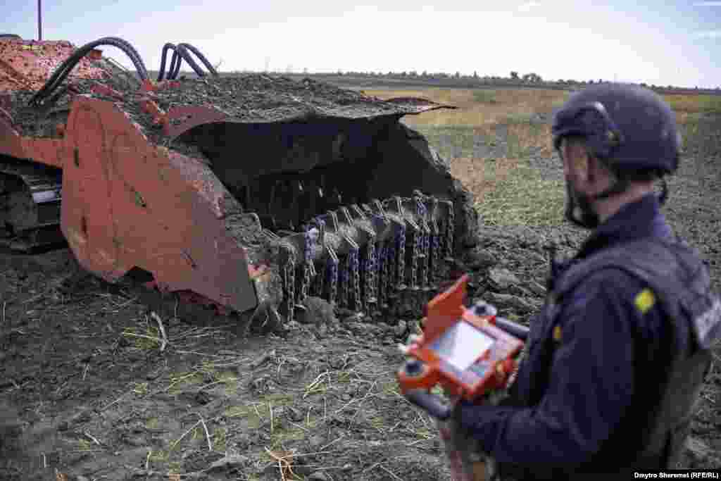 У часе сваёй працы машына натыкнулася на супрацьтанкавую міну ТМ-62П