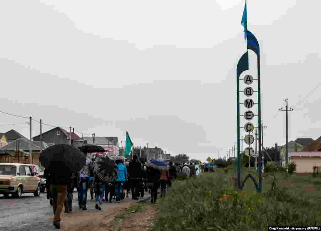 Crimean Tatar people mourning rally on May 18 in Simferopol 