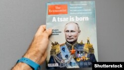 "Ақ патшаның оралуы" деген мақала жариялаған Economist журналының мұқабасы. Франция, Страсбург. 28 қазан, 2017 жыл