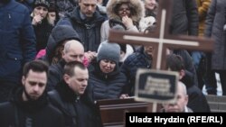 Разьвітаньне і пахаваньне вучня Аляксандра Р., якога 11 лютага забіў нажом вучань 10 клясу Вадзім М. 