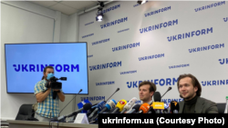 Антон Раднянкоў і Іван Краўцоў на прэс-канфэрэнцыі ў Кіеве. 8 верасьня.