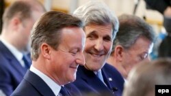 David Cameron və John Kerry London sammitində