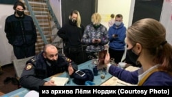 Полиция Санкт-Петербурга на "опасном" собрании художников