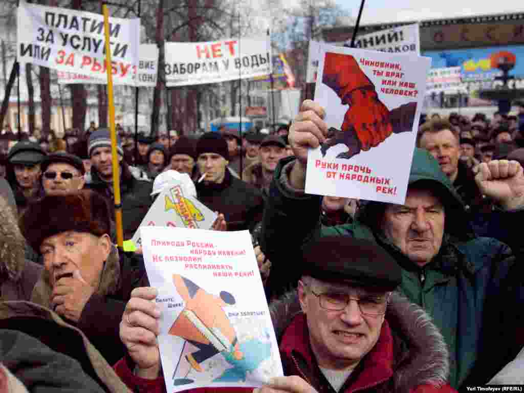 Андрей Крайний напомнил митингующим, что даже в Советском Союзе была платная рыбалка.