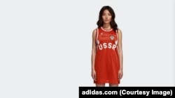 Платье с символикой СССР, фото с сайта www.adidas.com