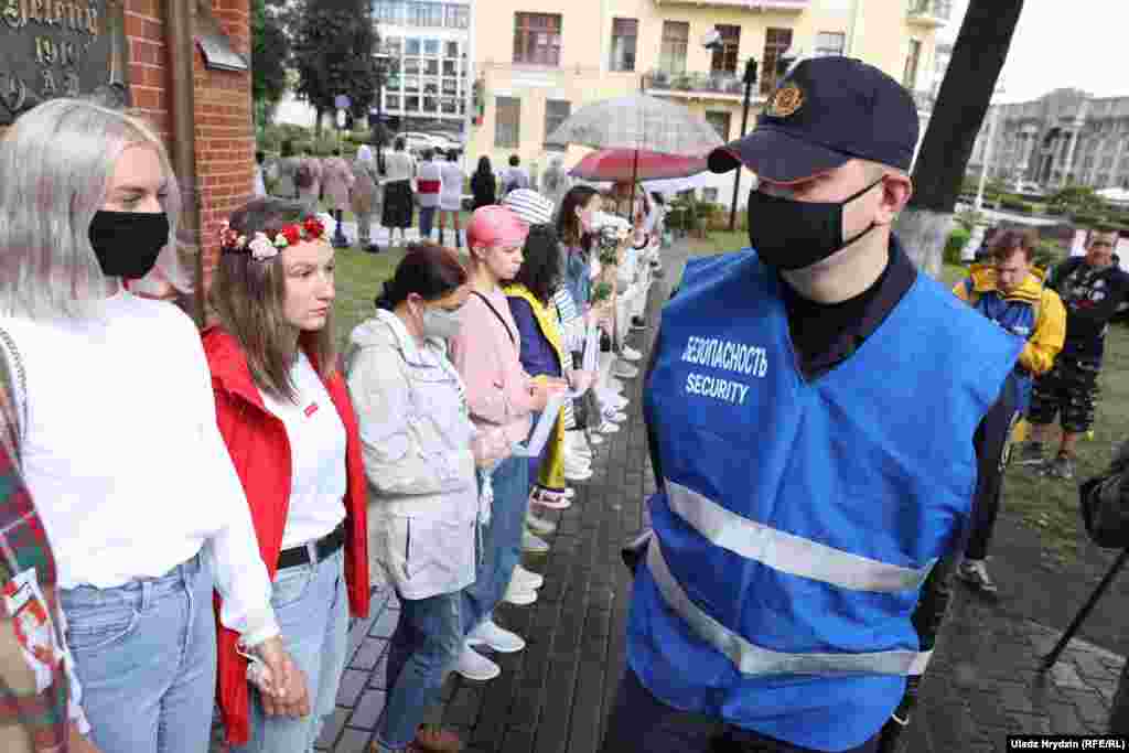 Міліцыя папярэджвала жанчын пра незаконнасьць несанкцыянаванай акцыі