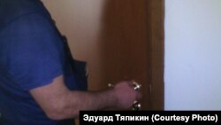 Гражданские активисты пытаются попасть на прием в администрацию Новокузнецка