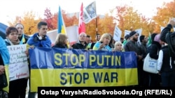 Акция протеста в Берлине накануне саммита "нормандской четверки" 